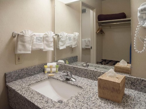 Inn at the Convention Center - image 15