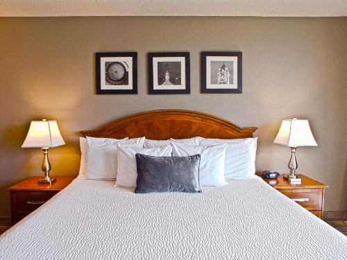 Inn at the Convention Center - image 4
