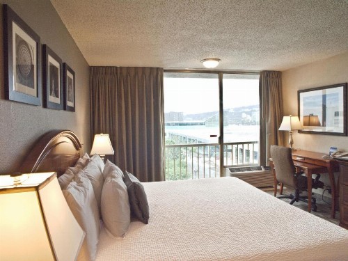 Inn at the Convention Center - image 7