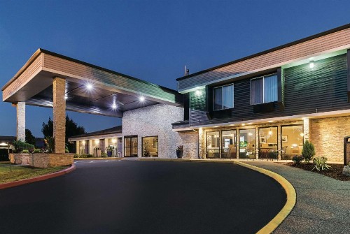 La Quinta by Wyndham Portland NW - image 1
