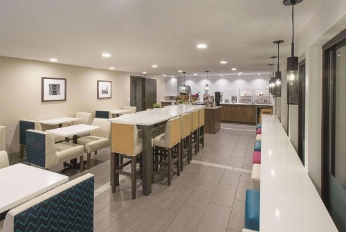 La Quinta by Wyndham Portland NW - image 10