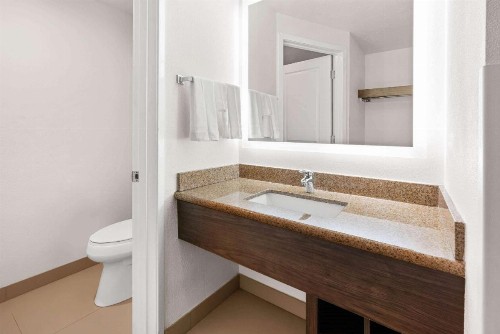 La Quinta by Wyndham Portland NW - image 21