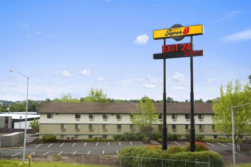 Super 8 by Wyndham Portland Airport