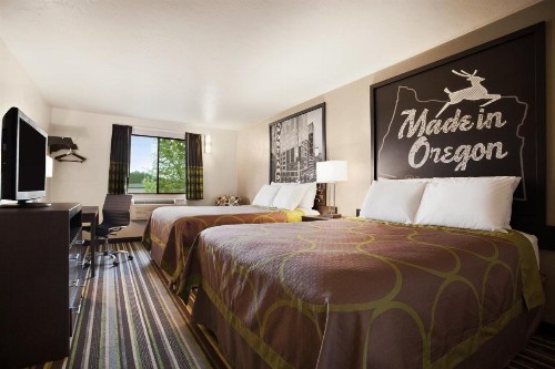 Super 8 by Wyndham Portland Airport - image 16