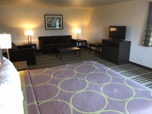 Super 8 by Wyndham Portland Airport - image 18
