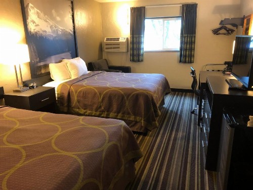 Super 8 by Wyndham Portland Airport - image 28