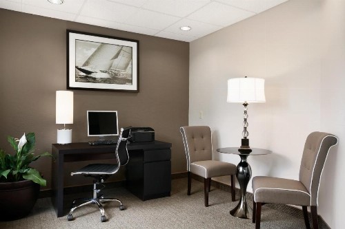 Super 8 by Wyndham Portland Airport - image 32