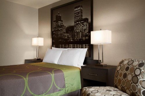 Super 8 by Wyndham Portland Airport - image 35