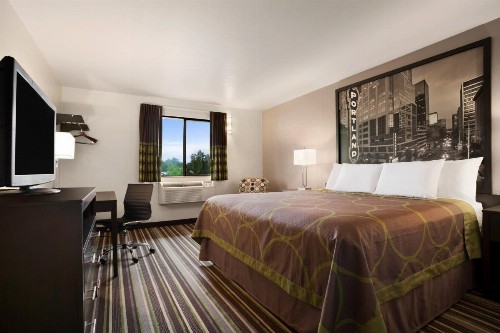 Super 8 by Wyndham Portland Airport - image 39