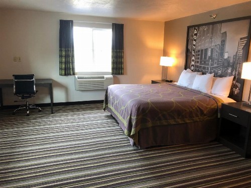 Super 8 by Wyndham Portland Airport - image 42