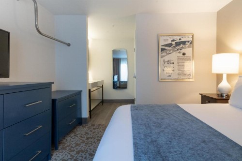 Oxford Suites Portland - Jantzen Beach - image 14