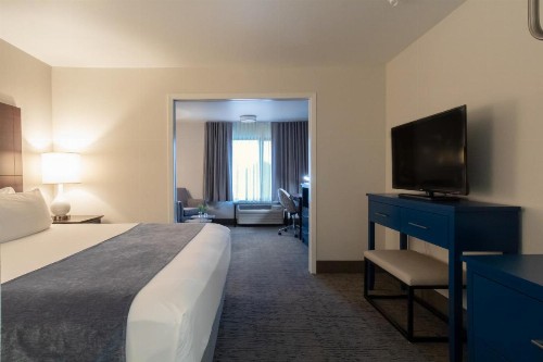 Oxford Suites Portland - Jantzen Beach - image 16