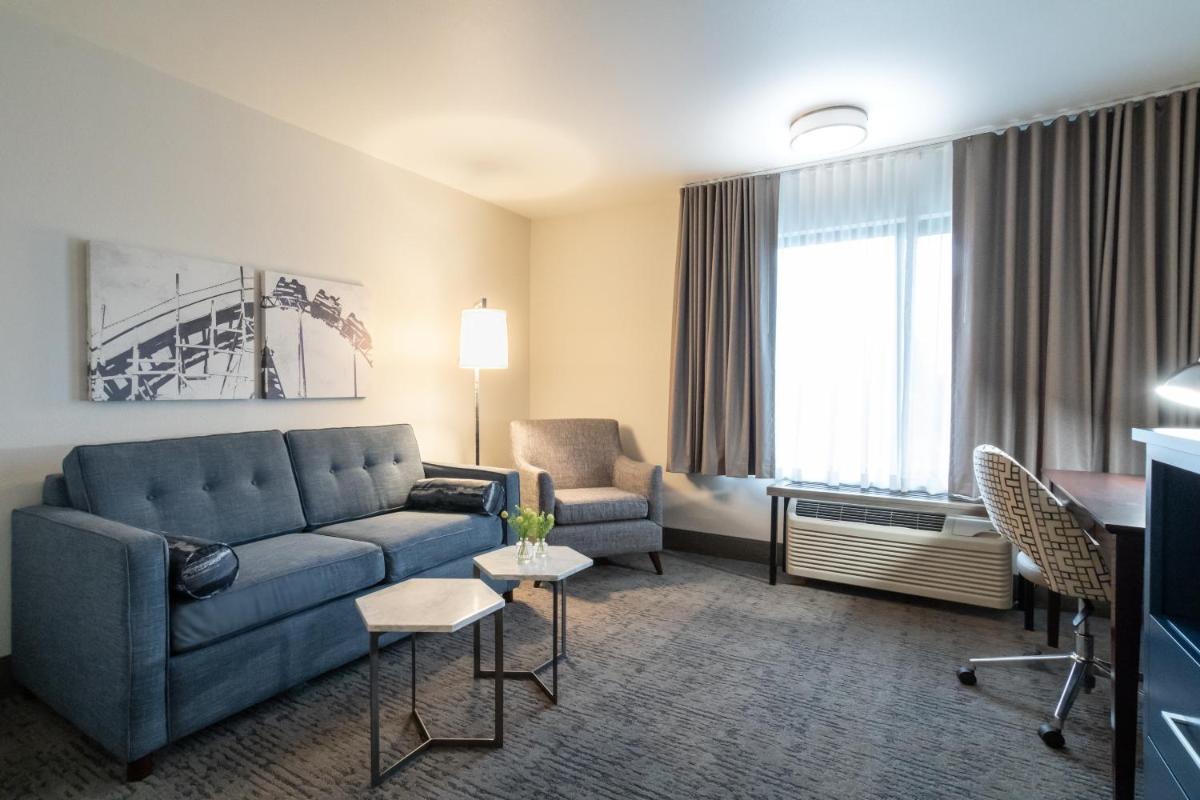 Oxford Suites Portland - Jantzen Beach - image 2
