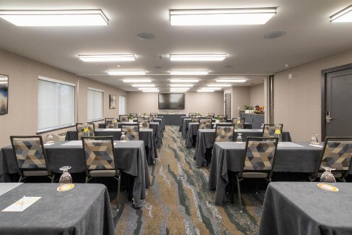 Oxford Suites Portland - Jantzen Beach - image 26