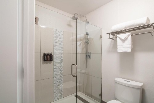 Oxford Suites Portland - Jantzen Beach - image 29