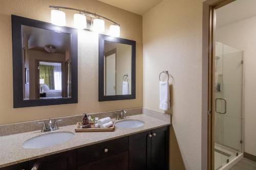 Oxford Suites Portland - Jantzen Beach - image 31