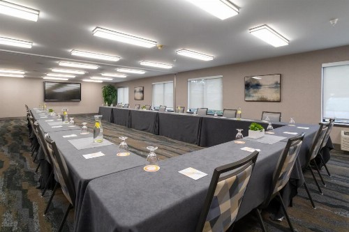 Oxford Suites Portland - Jantzen Beach - image 39