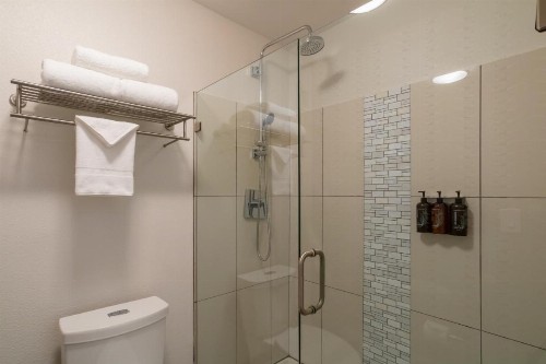 Oxford Suites Portland - Jantzen Beach - image 47