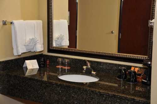 Oxford Suites Portland - Jantzen Beach - image 5