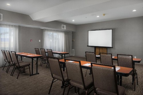 Country Inn & Suites by Radisson Portland International Airport OR - image 22