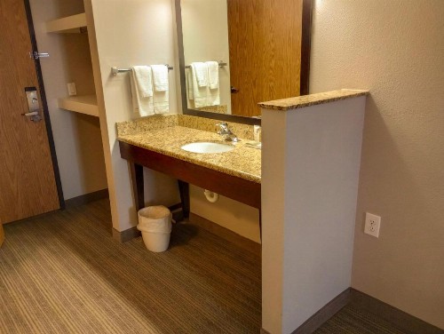 Country Inn & Suites by Radisson Portland International Airport OR - image 28