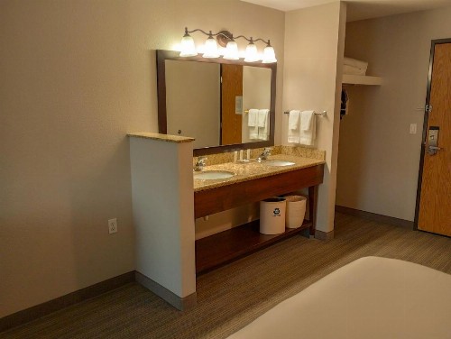 Country Inn & Suites by Radisson Portland International Airport OR - image 39
