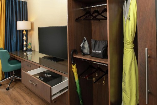 Staypineapple Hotel Rose Downtown Portland - image 11