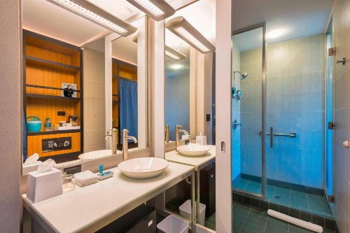 Aloft Portland Airport Hotel at Cascade Station - image 10