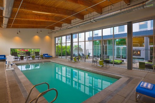 Aloft Portland Airport Hotel at Cascade Station - image 16
