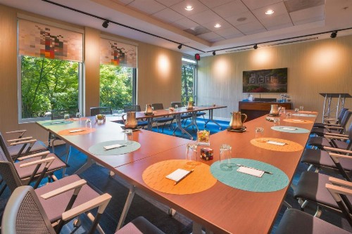 Aloft Portland Airport Hotel at Cascade Station - image 18