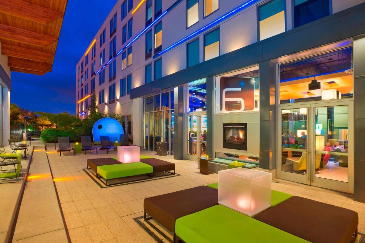 Aloft Portland Airport Hotel at Cascade Station - image 2