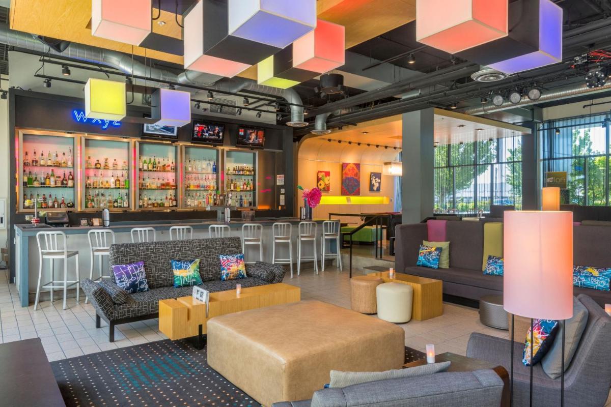 Aloft Portland Airport Hotel at Cascade Station - image 3