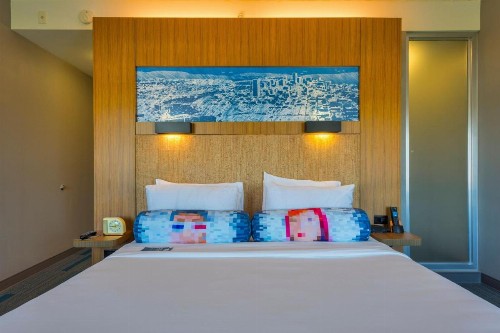 Aloft Portland Airport Hotel at Cascade Station - image 6