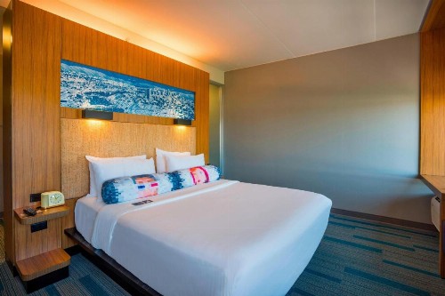 Aloft Portland Airport Hotel at Cascade Station - image 8