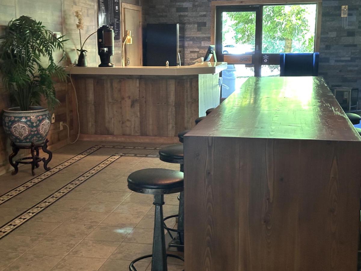 Shilo Inn Portland Airport - image 7