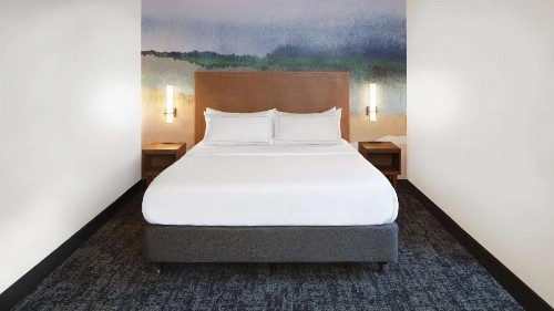River's Edge Hotel Portland - image 2