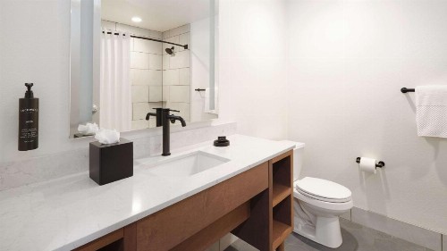 River's Edge Hotel Portland - image 21