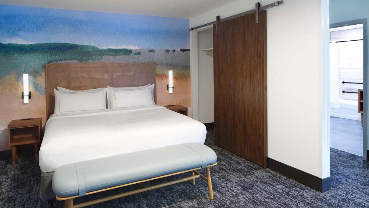 River's Edge Hotel Portland - image 4
