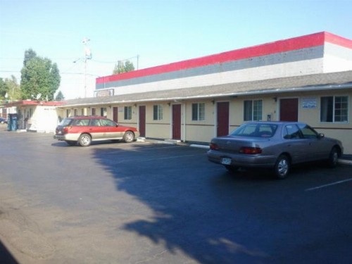 Aaron Motel - image 11