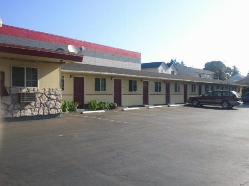 Aaron Motel - image 7