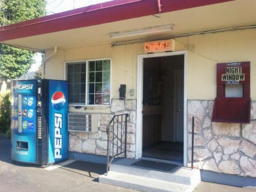 Aaron Motel - image 8
