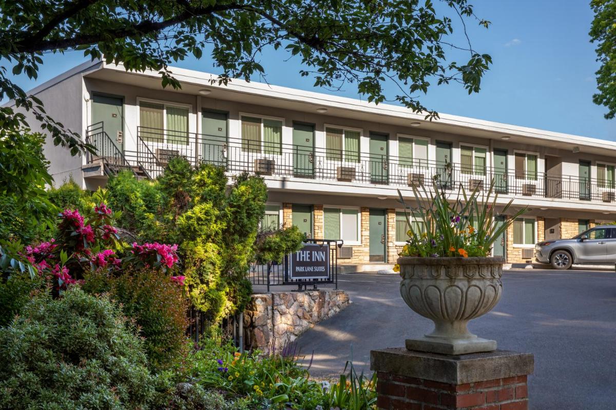 Park Lane Suites & Inn - image 2