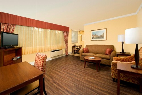 Park Lane Suites & Inn - image 42