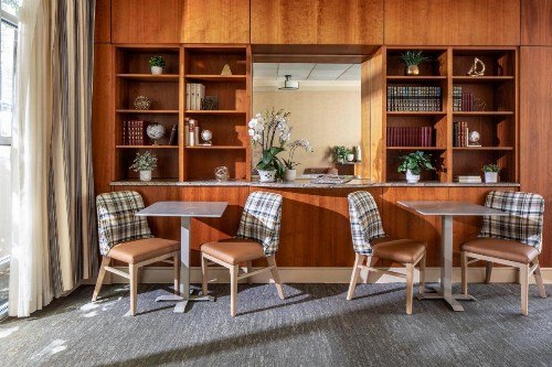 Park Lane Suites & Inn - image 46