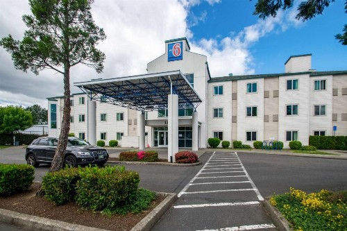 Motel 6-Portland OR - North - image 6