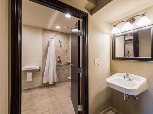 Rodeway Inn & Suites Portland - Jantzen Beach - image 16