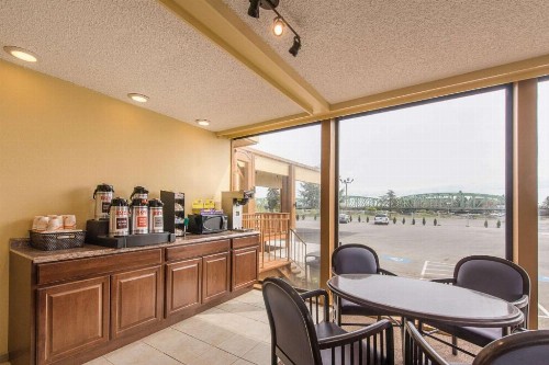 Rodeway Inn & Suites Portland - Jantzen Beach - image 4
