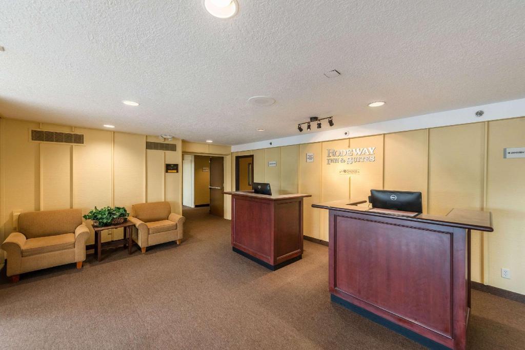 Rodeway Inn & Suites Portland - Jantzen Beach - image 5