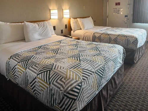 Econo Lodge Portland - I-205 - image 12