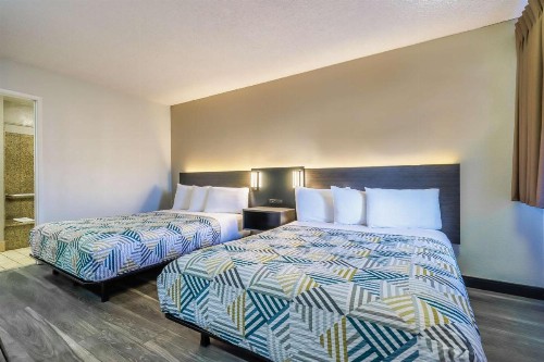 Econo Lodge Portland - I-205 - image 13